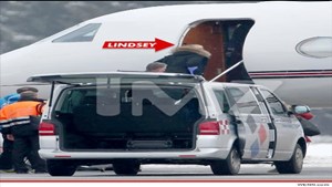 0208-lindsey-vonn-airplane-wenn-3