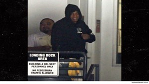 0619-jayz-jay-z-hospital-smiling-splash-6
