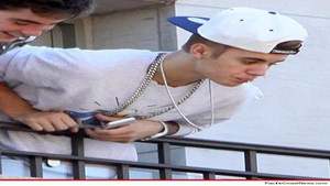 0729-justin-bieber-spitting-pcn2-3