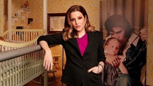 Lisa_Marie_Presley_1673578434928_1673578435134_1673578435134