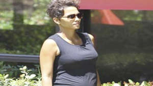 halle_baby_bump_2