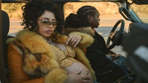 kali-uchis-pregnant-video