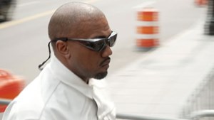 kanye-arrives