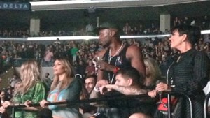khloe-lamar-kanye-concert-reunion-05-480w