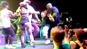 nicki-minaj_grope