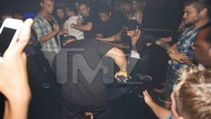 xjustin-bieber-nightclub-attack.jpg.pagespeed.ic.dcFLVsqdFT