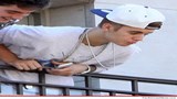 0729-justin-bieber-spitting-pcn2-3