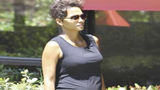 halle_baby_bump_2