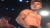 justin-bieber-hit-by-bottle